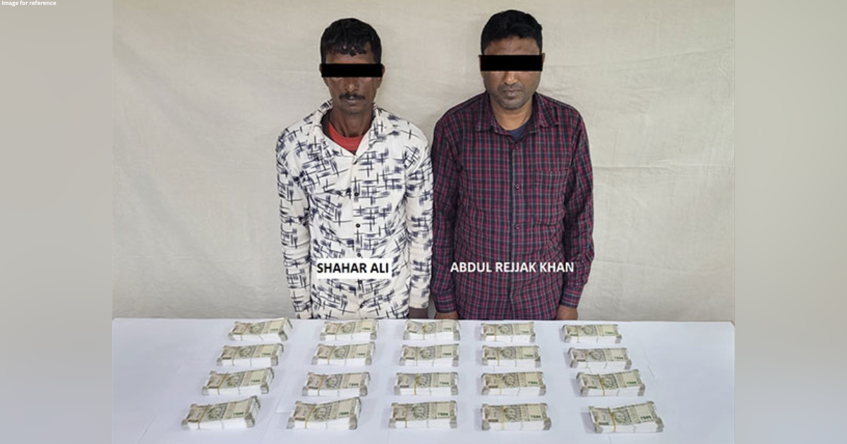 Bengal STF seizes fake currency worth Rs 10 lakh, 2 held